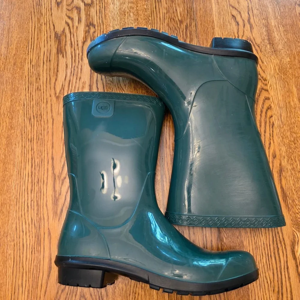 UGG Womens 7 Shaye Pine Green Glossy Tall Rain Boots Shearling Insole USA Made